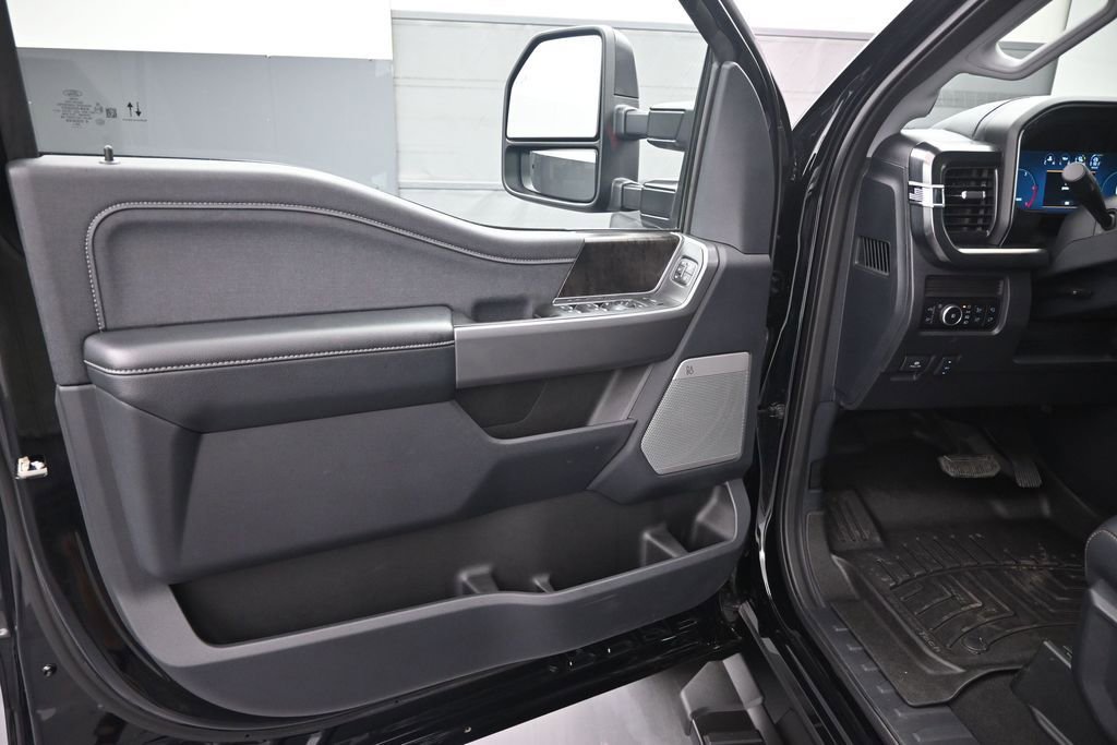 Certified 2025 Ford F350 Lariat w/ Black Appearance Package AWD/4WD image 14