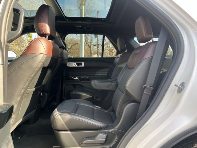 Certified 2022 Ford Explorer Platinum w/ Equipment Group 601A image 30