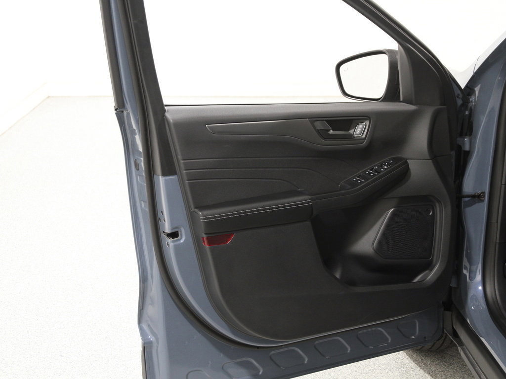 Certified 2025 Ford Escape Active w/ Cold Weather Package image 6