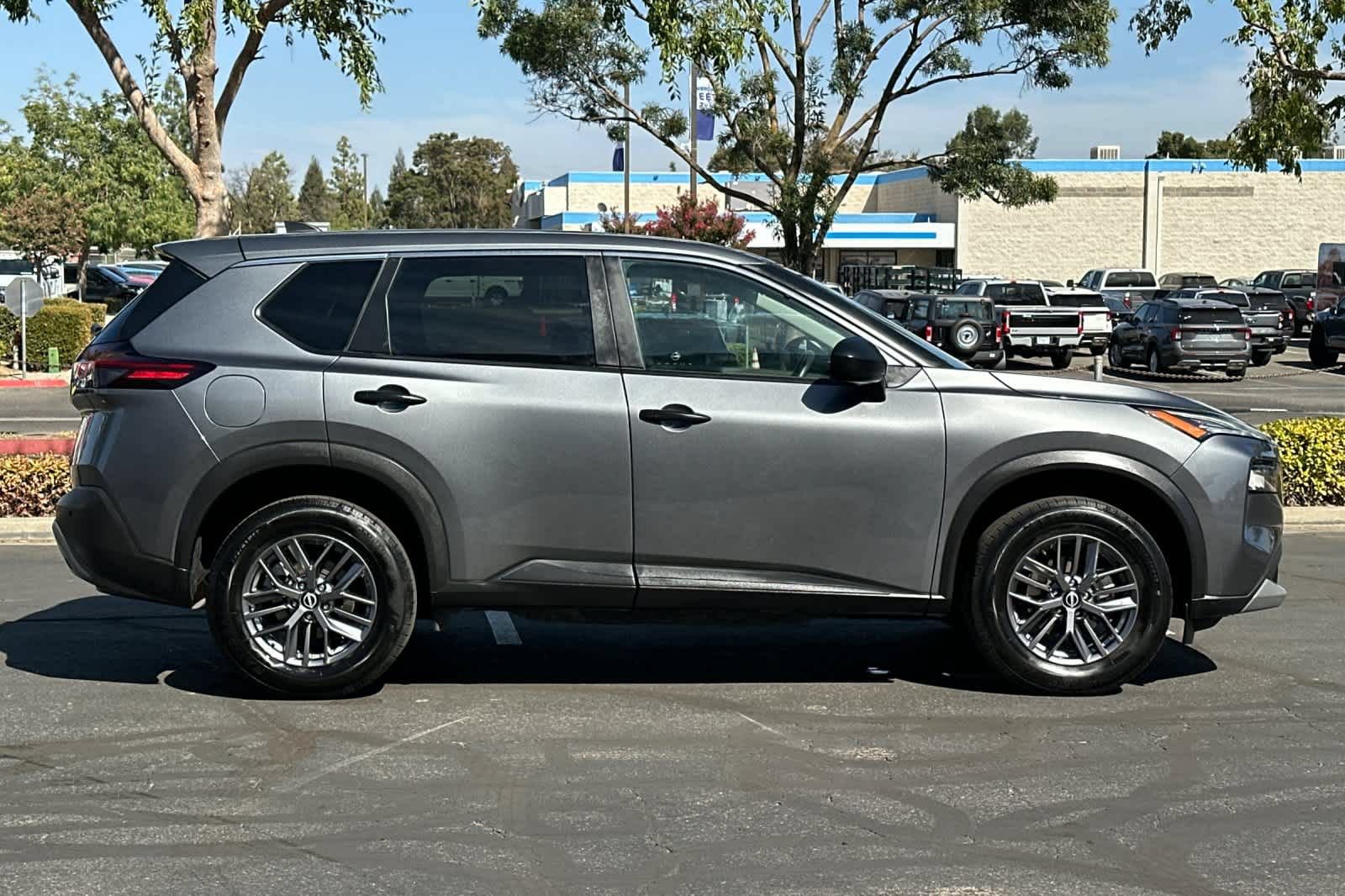Used 2023 Nissan Rogue S AWD/4WD image 9