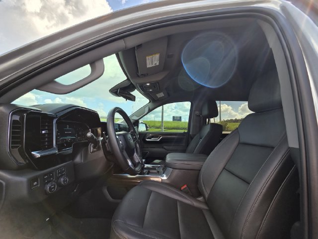 Used 2025 Chevrolet Silverado 1500 LT Trail Boss w/ LT Trail Boss Premium Package AWD/4WD image 11