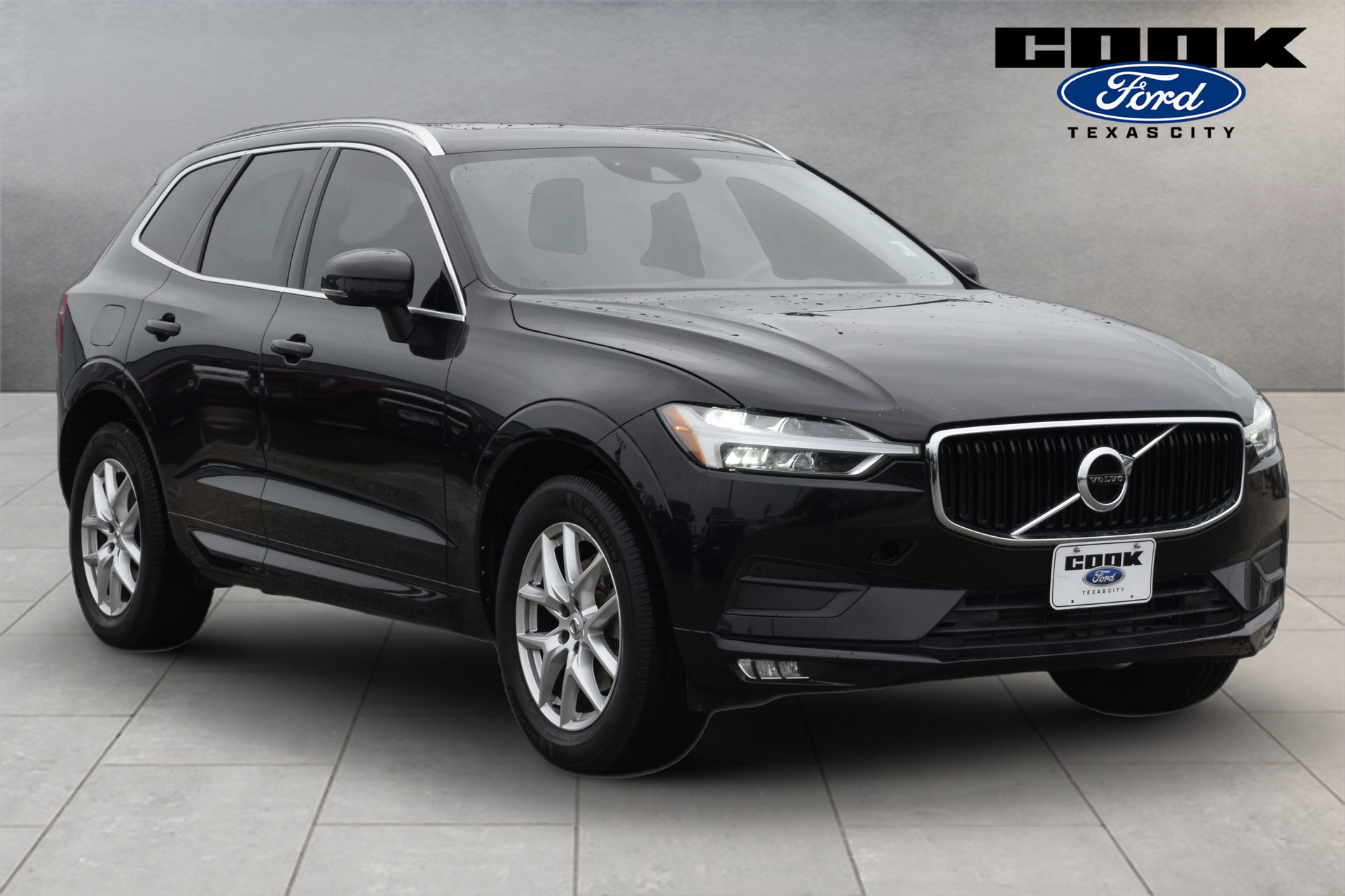 Used 2021 Volvo XC60 T5 Momentum w/ Premium Package FWD image 2