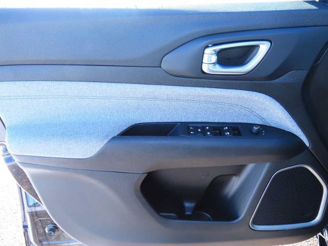 Used 2024 Jeep Compass Latitude image 18