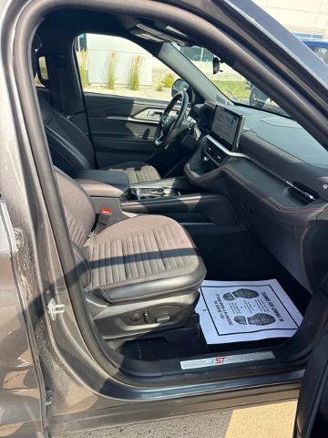 Certified 2025 Ford Explorer ST-Line AWD/4WD image 4