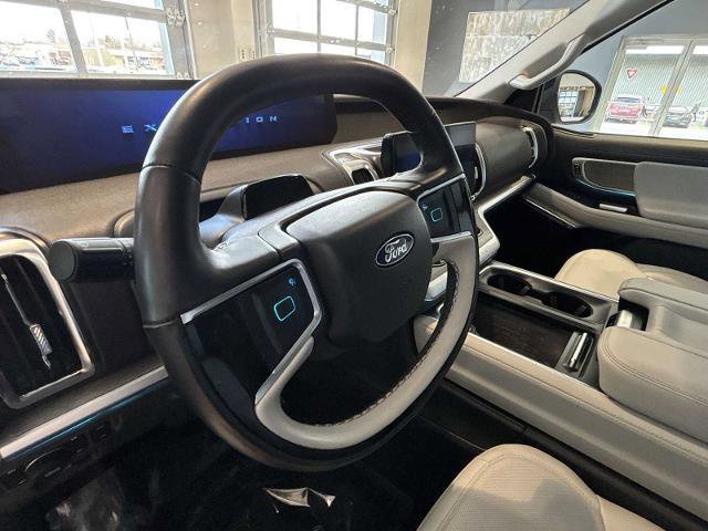 Certified 2025 Ford Expedition Platinum w/ Driver's Package AWD/4WD image 9