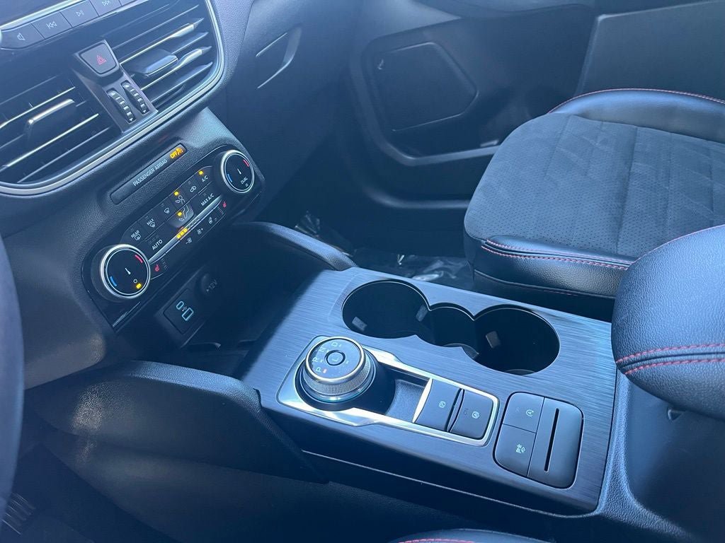 Certified 2022 Ford Escape SEL w/ SEL Stealth AWD Package image 32