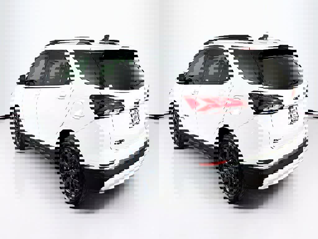 Used 2022 Chevrolet Equinox RS w/ RS Leather Package image 4