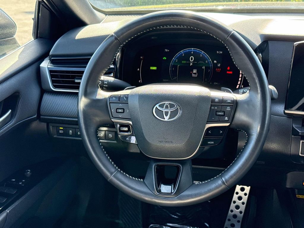 Used 2025 Toyota Camry SE w/ Convenience Package image 14