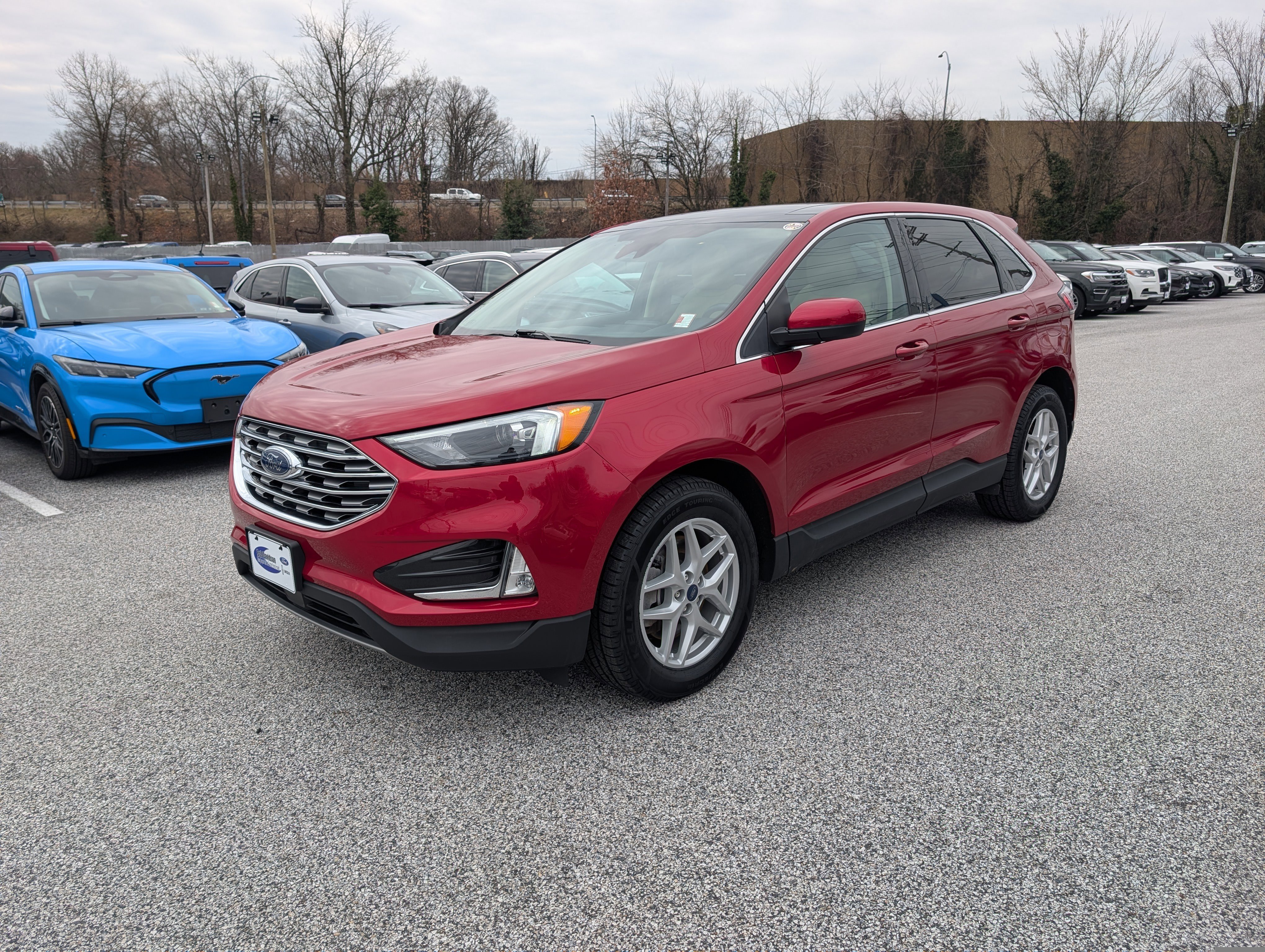 Certified 2022 Ford Edge SEL w/ Convenience Package image 2