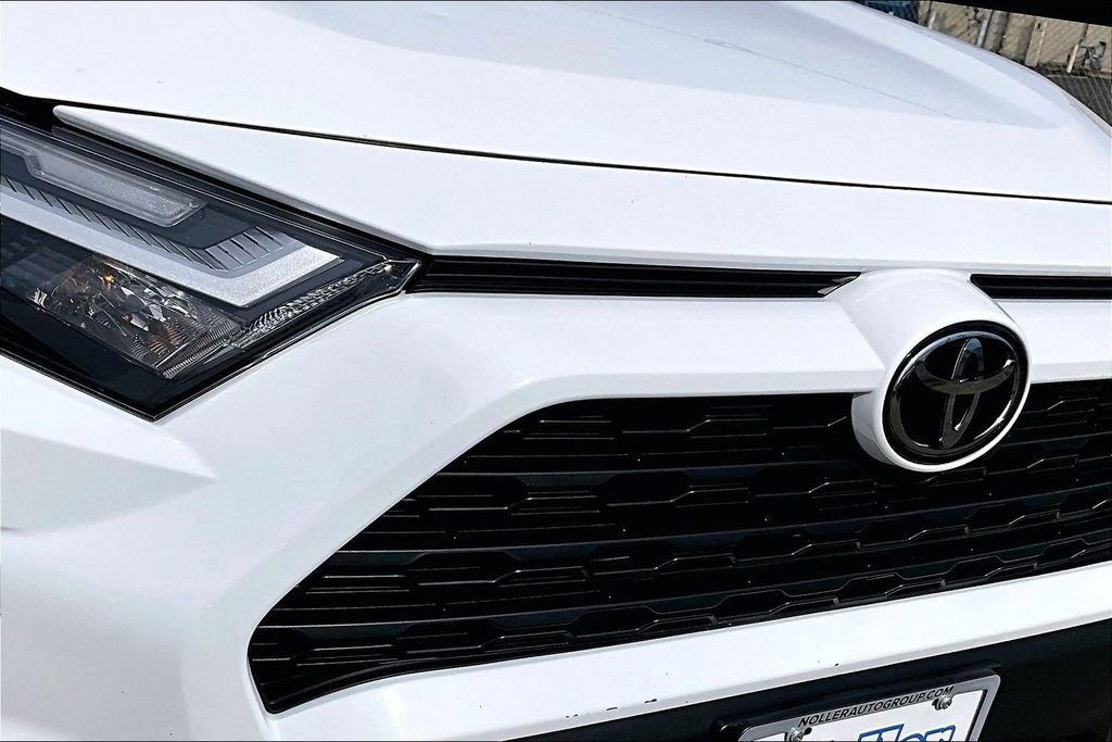 Used 2024 Toyota RAV4 LE image 28