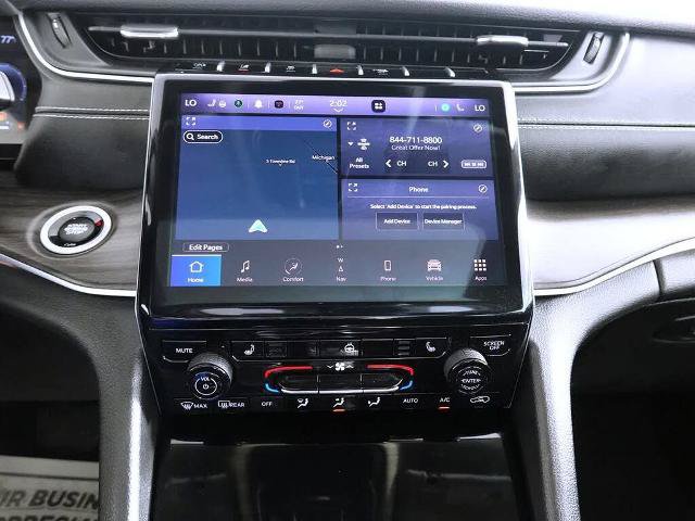 Used 2024 Jeep Grand Cherokee Limited AWD/4WD image 23