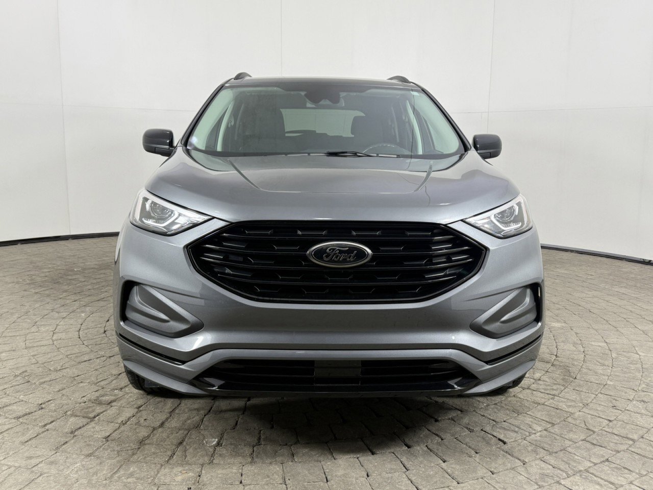 Certified 2024 Ford Edge SE w/ Black Appearance Package image 2