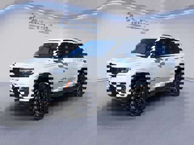 Used 2024 Jeep Grand Cherokee Altitude image 1