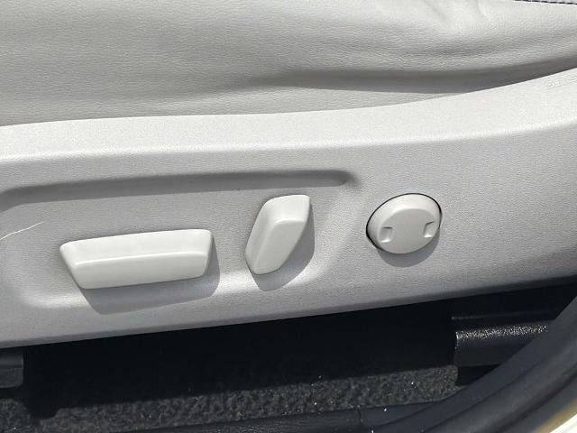 Used 2019 Toyota Highlander Plus FWD image 19