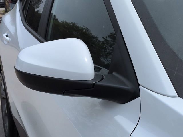 Used 2025 Chevrolet Trax LT w/ LT Convenience Package image 13