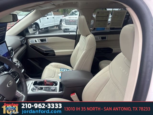 Certified 2023 Ford Explorer Platinum w/ Premium Technology Package AWD/4WD image 16