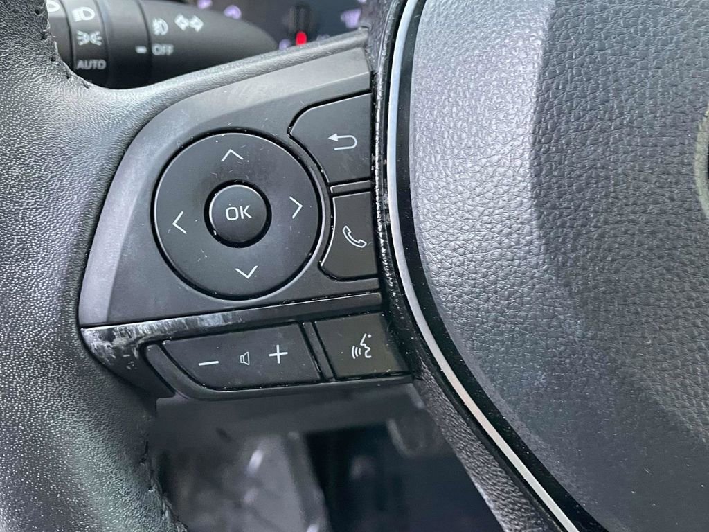 Used 2020 Toyota RAV4 XLE Premium image 21