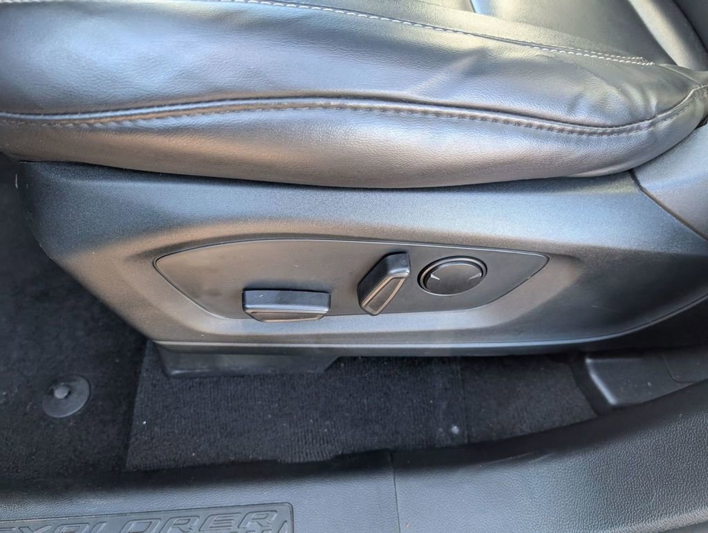 Certified 2021 Ford Explorer XLT w/ Equipment Group 202A image 25