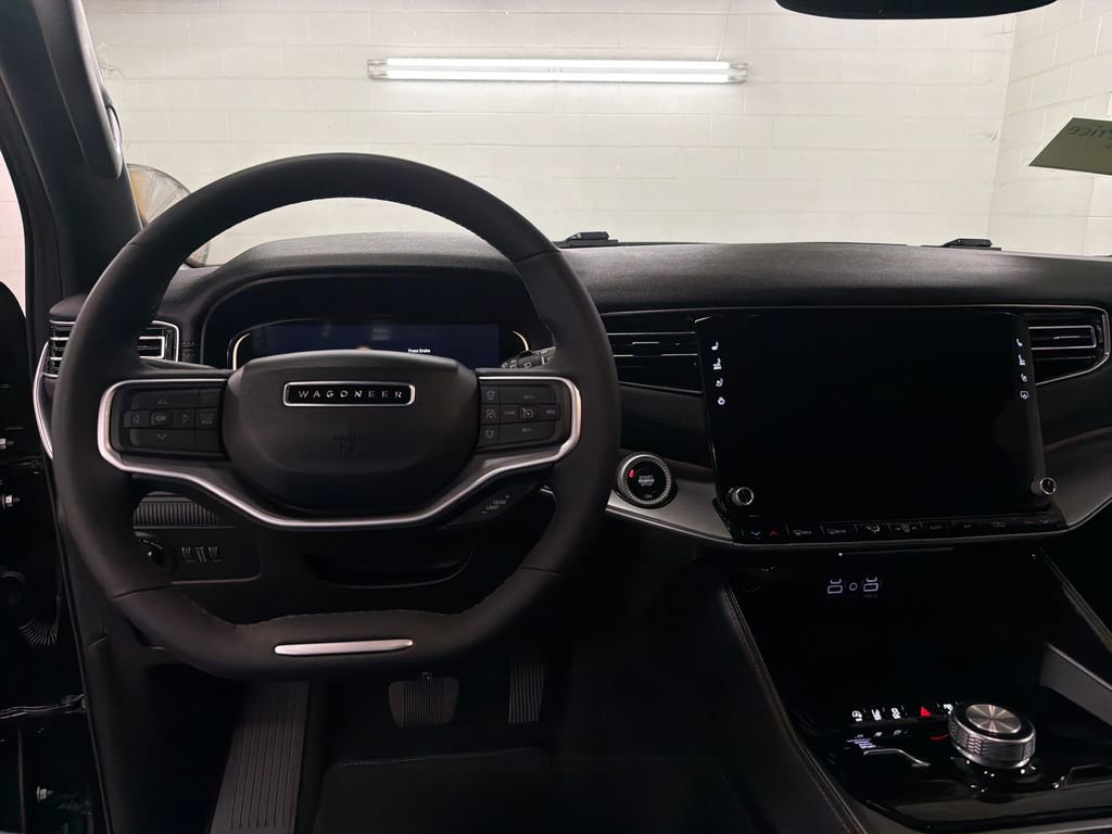 Used 2025 Jeep Wagoneer 4WD image 9