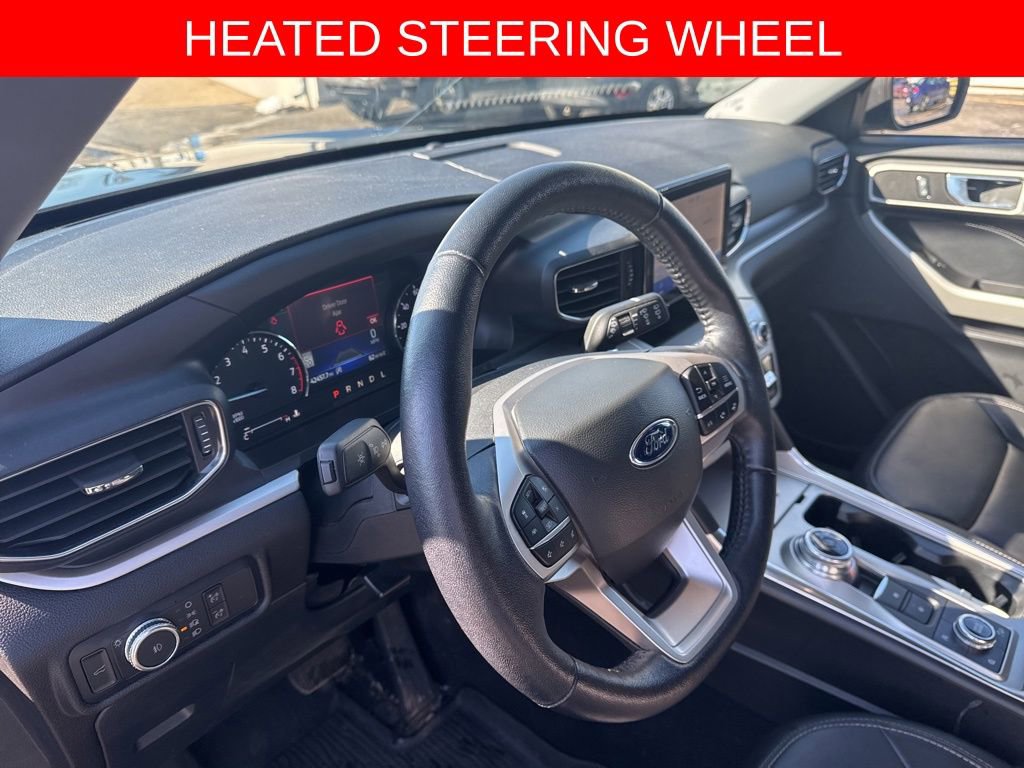 Certified 2022 Ford Explorer XLT w/ Equipment Group 202A image 3