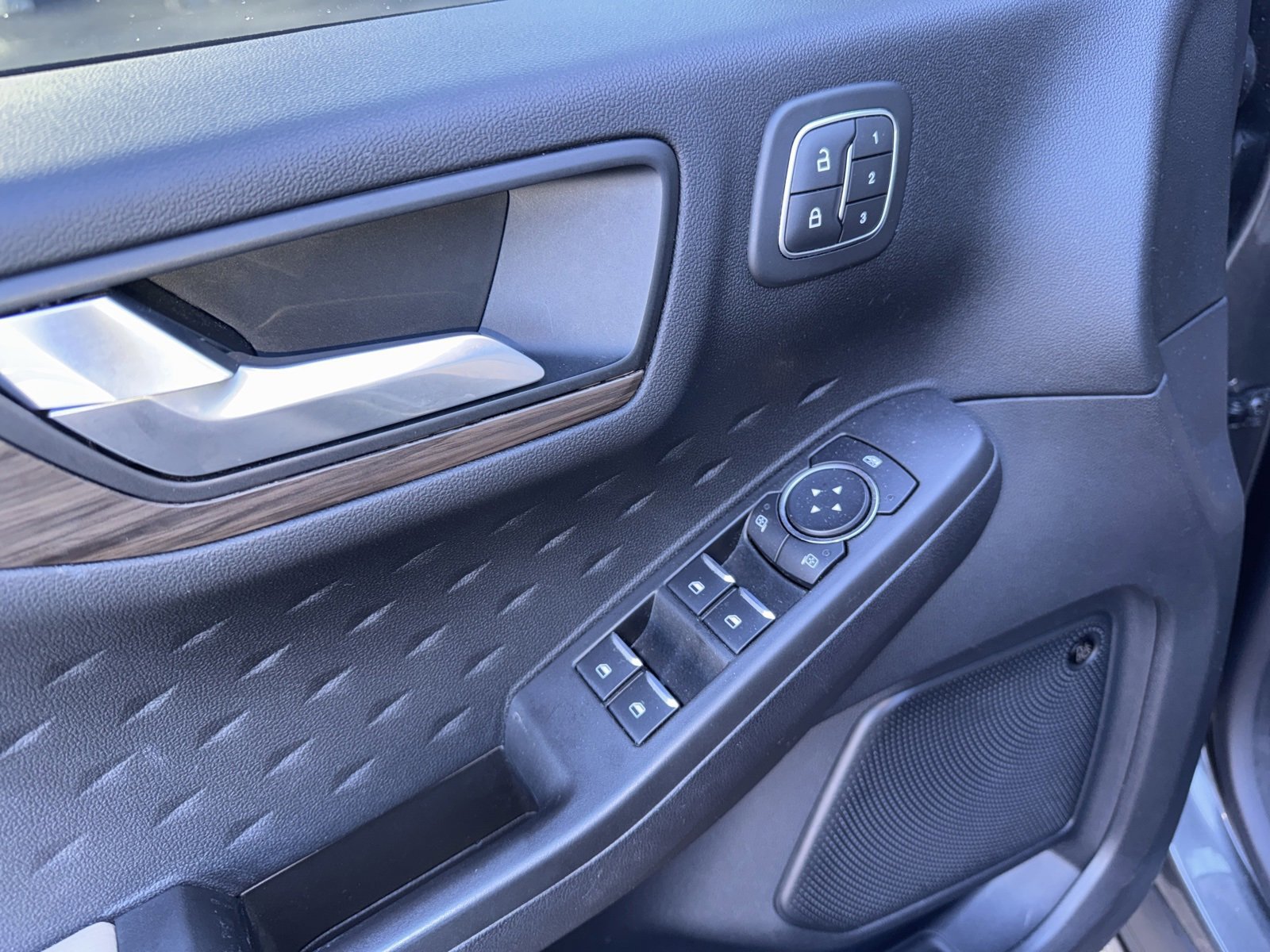 Certified 2020 Ford Escape Titanium w/ Titanium Premium Package 2.0 image 30