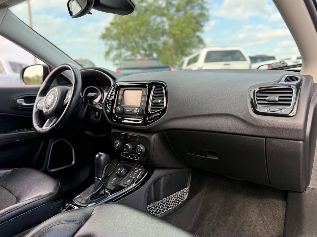 Used 2018 Jeep Compass Latitude AWD/4WD image 15