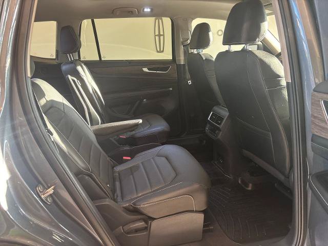 Used 2025 Volkswagen Atlas SEL AWD/4WD image 9