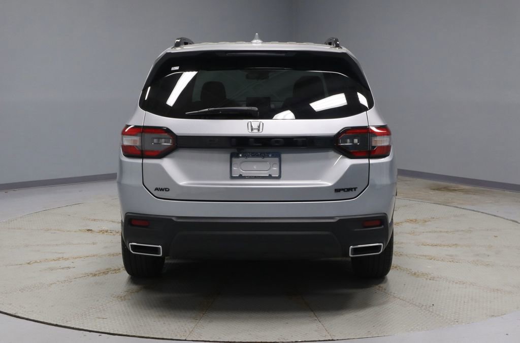 Used 2025 Honda Pilot Sport image 10