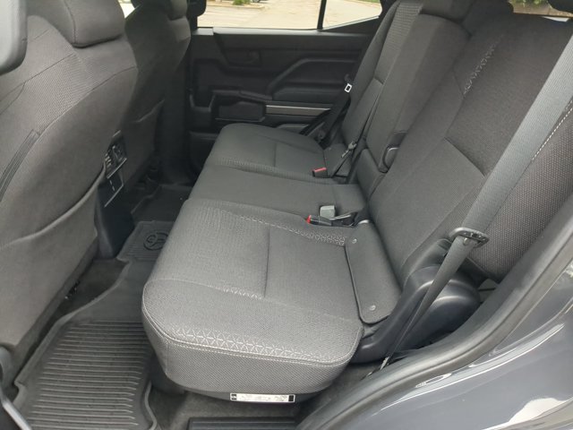 Used 2025 Toyota 4Runner SR5 AWD/4WD image 29