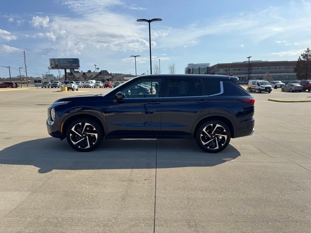 Used 2024 Mitsubishi Outlander SE image 5