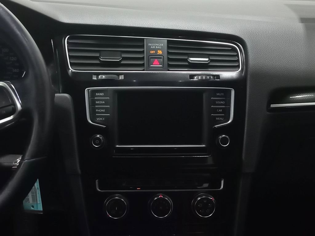 Used 2017 Volkswagen Golf S image 17