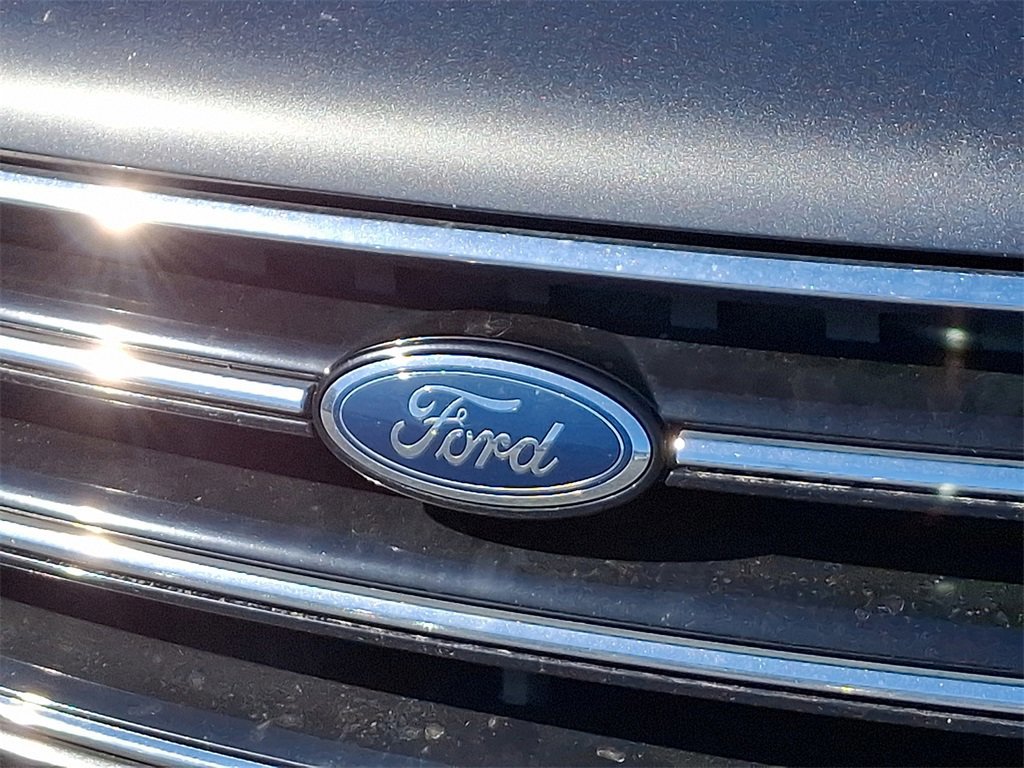 Certified 2018 Ford Escape SE w/ SE Sport Appearance Package image 10