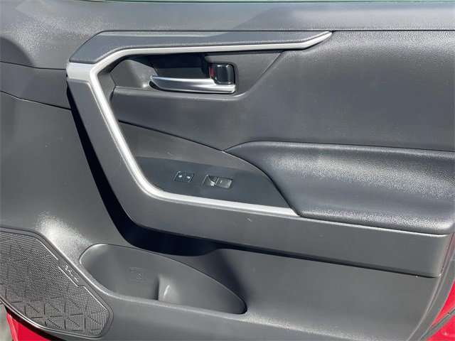 Used 2022 Toyota RAV4 XLE Premium image 32