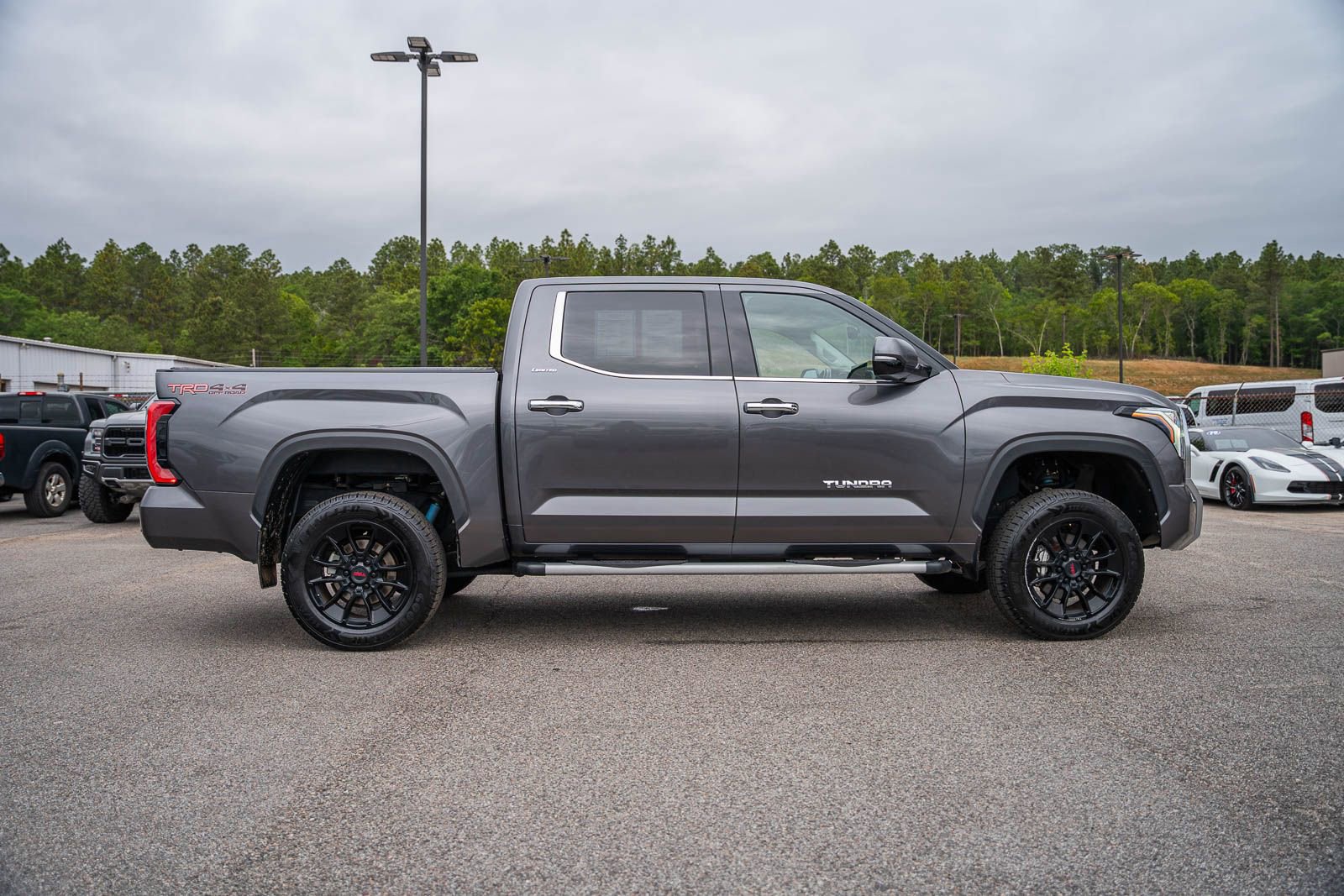 Used 2022 Toyota Tundra Limited w/ TRD Off-Road Package AWD/4WD image 10