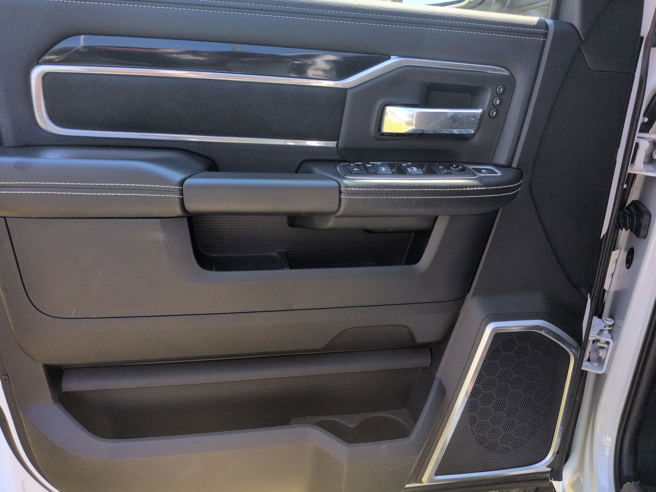 Used 2021 RAM 3500 Laramie AWD/4WD image 13