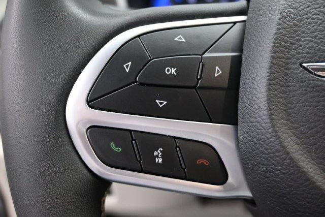 Used 2024 Chrysler Pacifica Touring-L FWD image 18