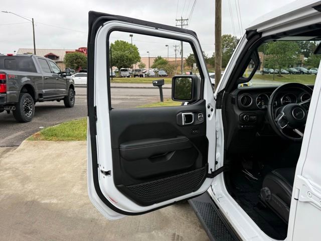 Used 2021 Jeep Wrangler Unlimited Sahara w/ Cold Weather Group AWD/4WD image 13