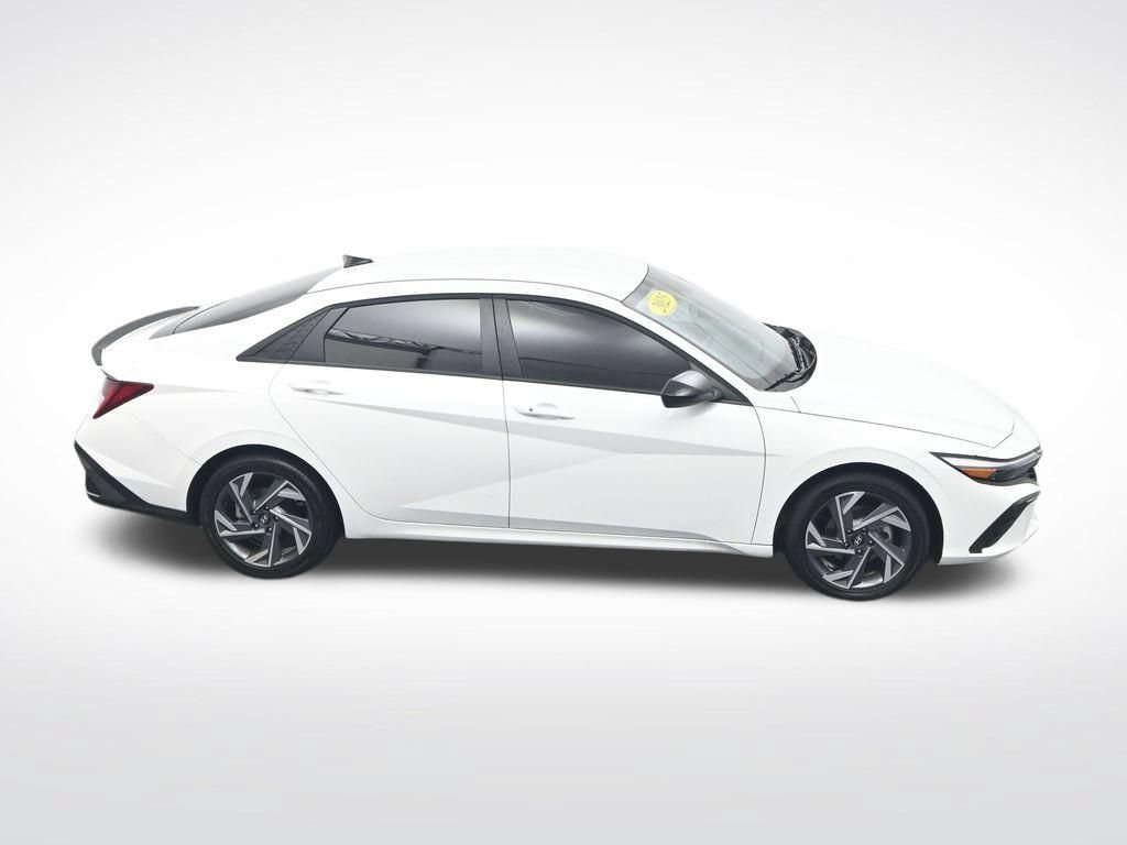 Used 2025 Hyundai Elantra SEL FWD image 33