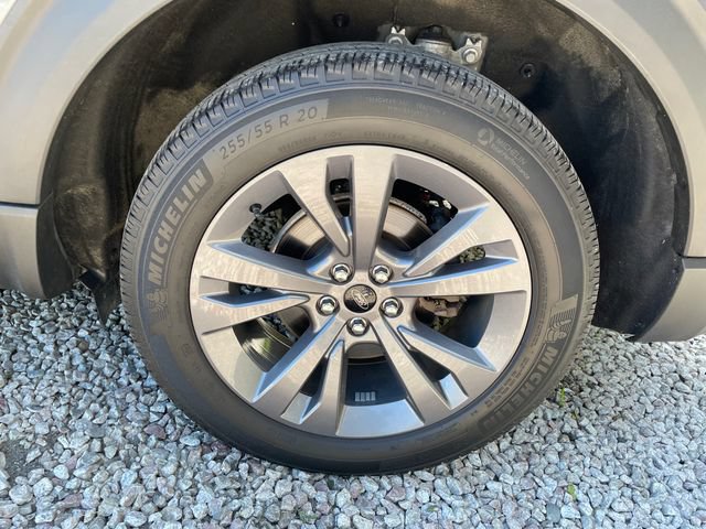 Certified 2022 Ford Explorer XLT w/ Equipment Group 202A AWD/4WD image 19