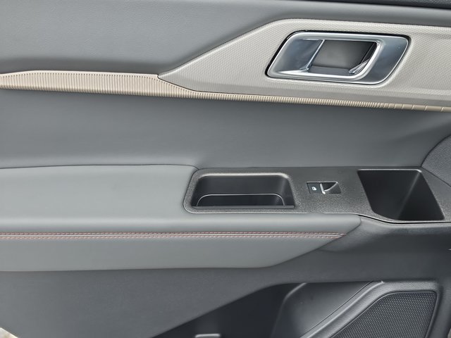 Certified 2026 Ford Explorer Active RWD image 9