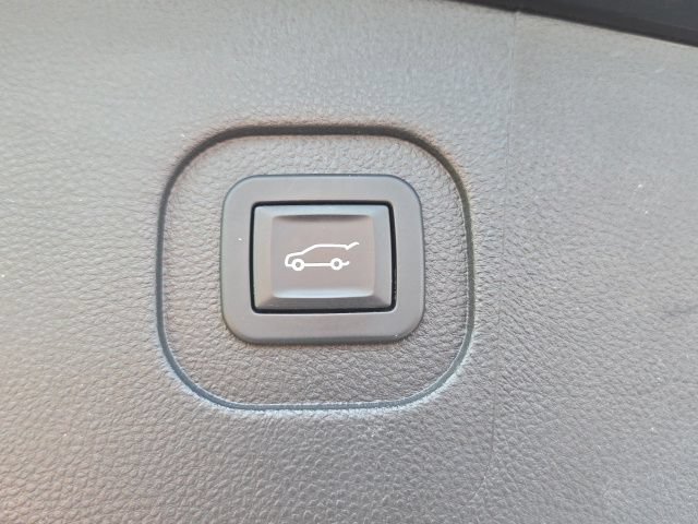 Used 2017 GMC Terrain SLT w/ Open Road Package FWD image 15