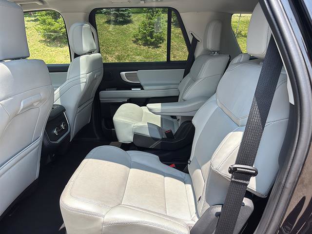 Certified 2025 Ford Expedition Platinum w/ Driver's Package AWD/4WD image 16