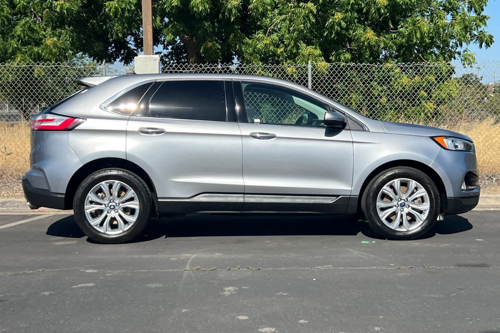 Certified 2022 Ford Edge Titanium AWD/4WD image 9