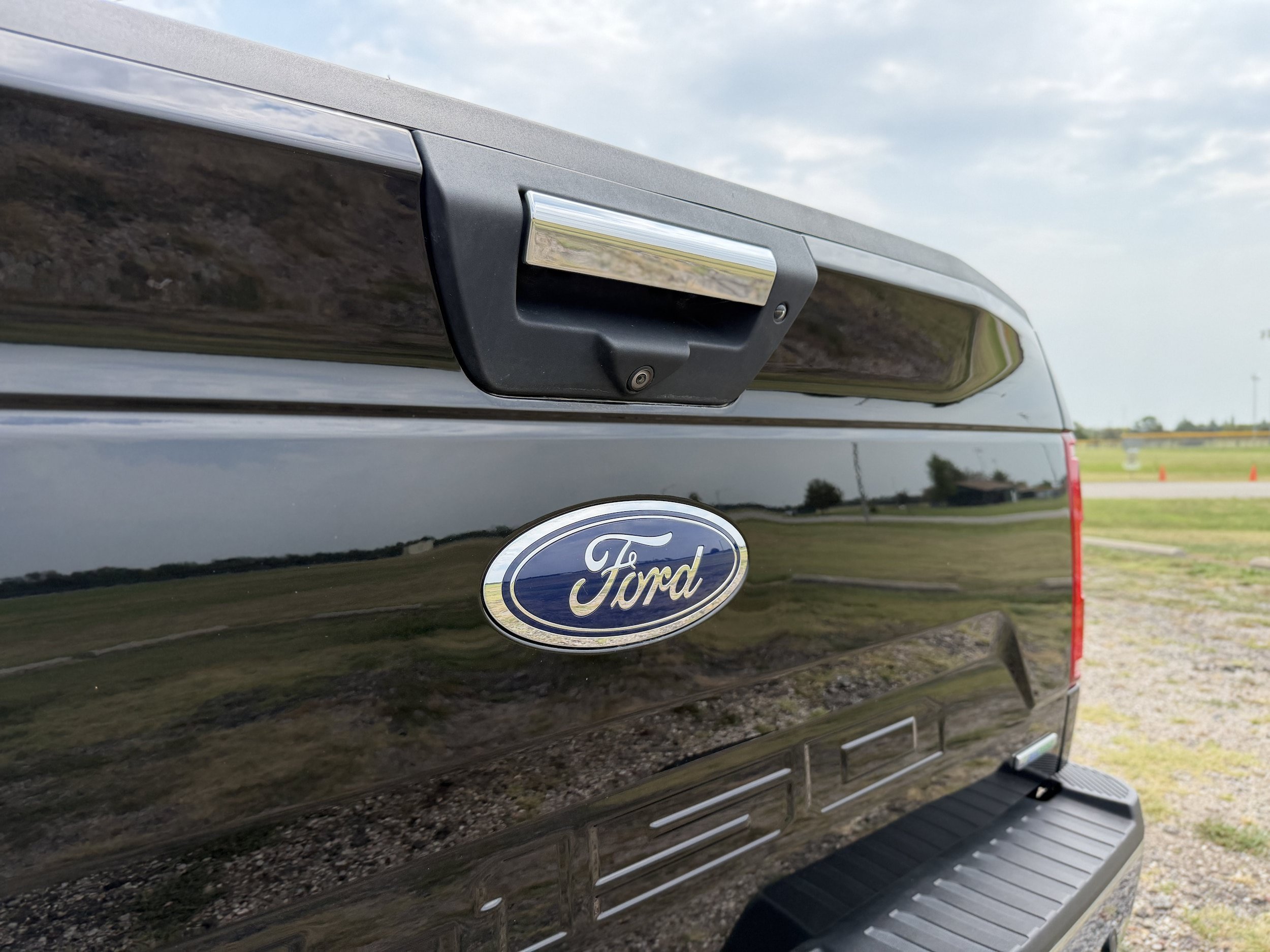 Certified 2019 Ford F150 XLT w/ Equipment Group 302A Luxury AWD/4WD image 5