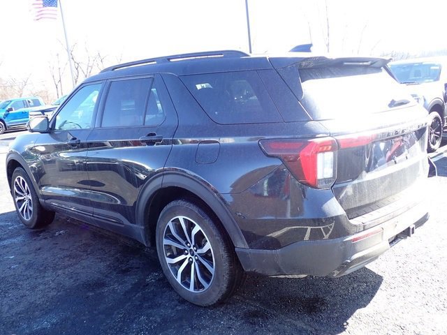 Certified 2025 Ford Explorer ST-Line image 5