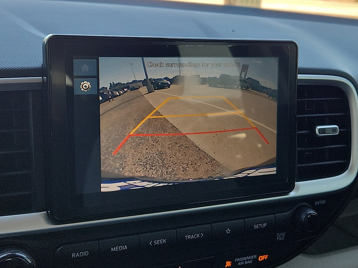 Used 2023 Hyundai Venue SEL FWD image 9