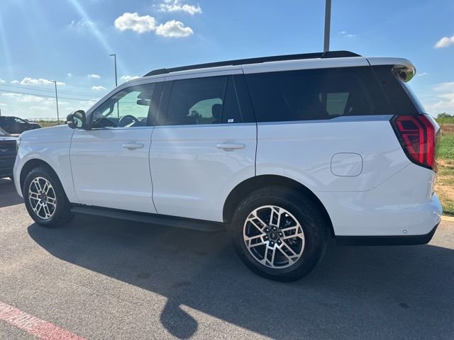 Certified 2025 Ford Expedition Active AWD/4WD image 4
