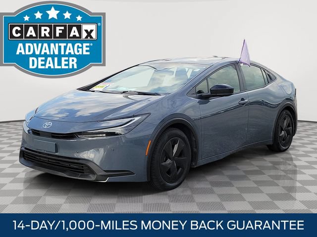 Used 2024 Toyota Prius LE FWD image 3