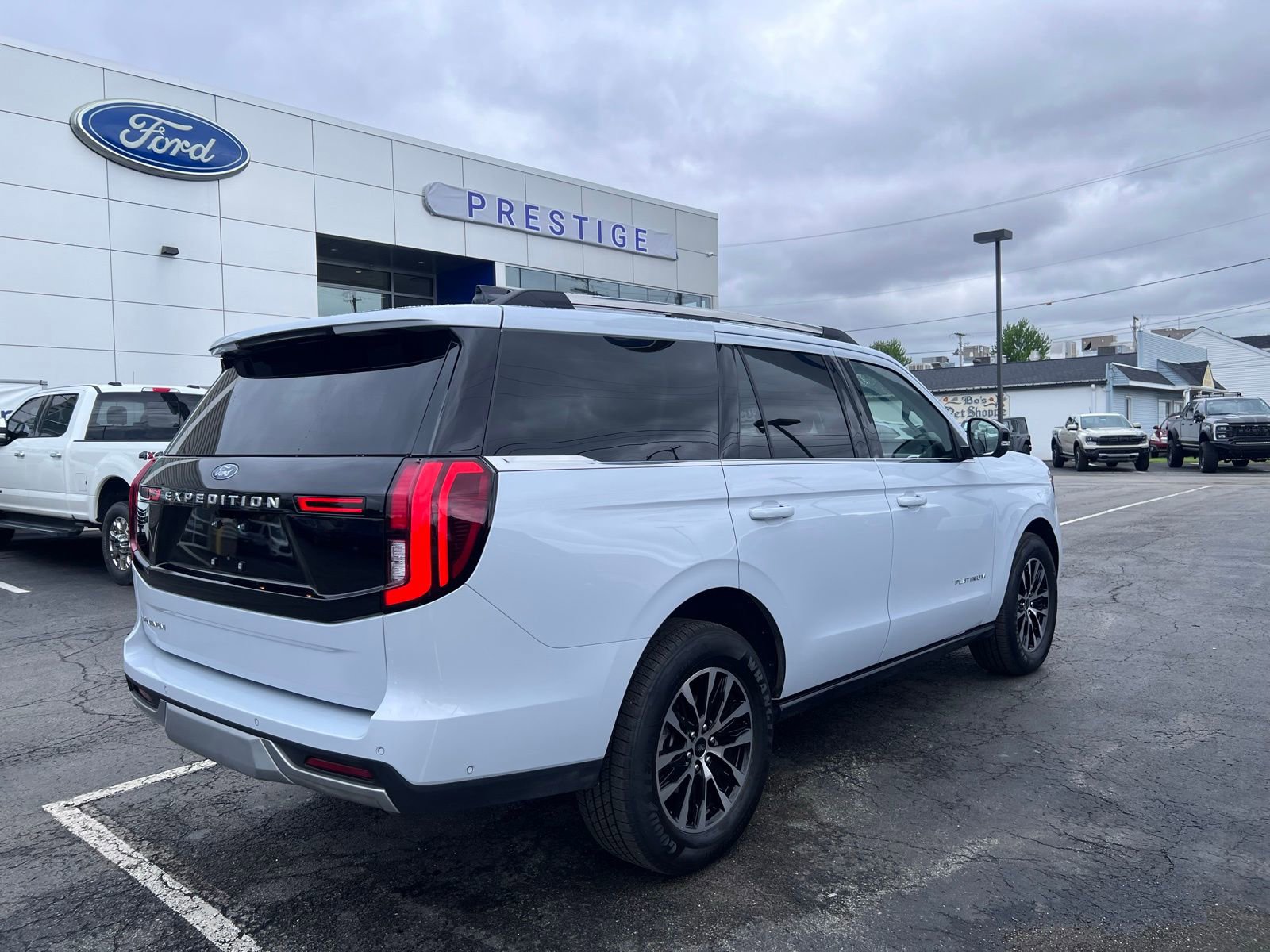 Certified 2025 Ford Expedition Platinum AWD/4WD image 9