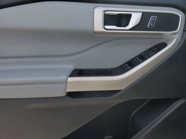 Certified 2022 Ford Explorer XLT w/ Equipment Group 202A image 7